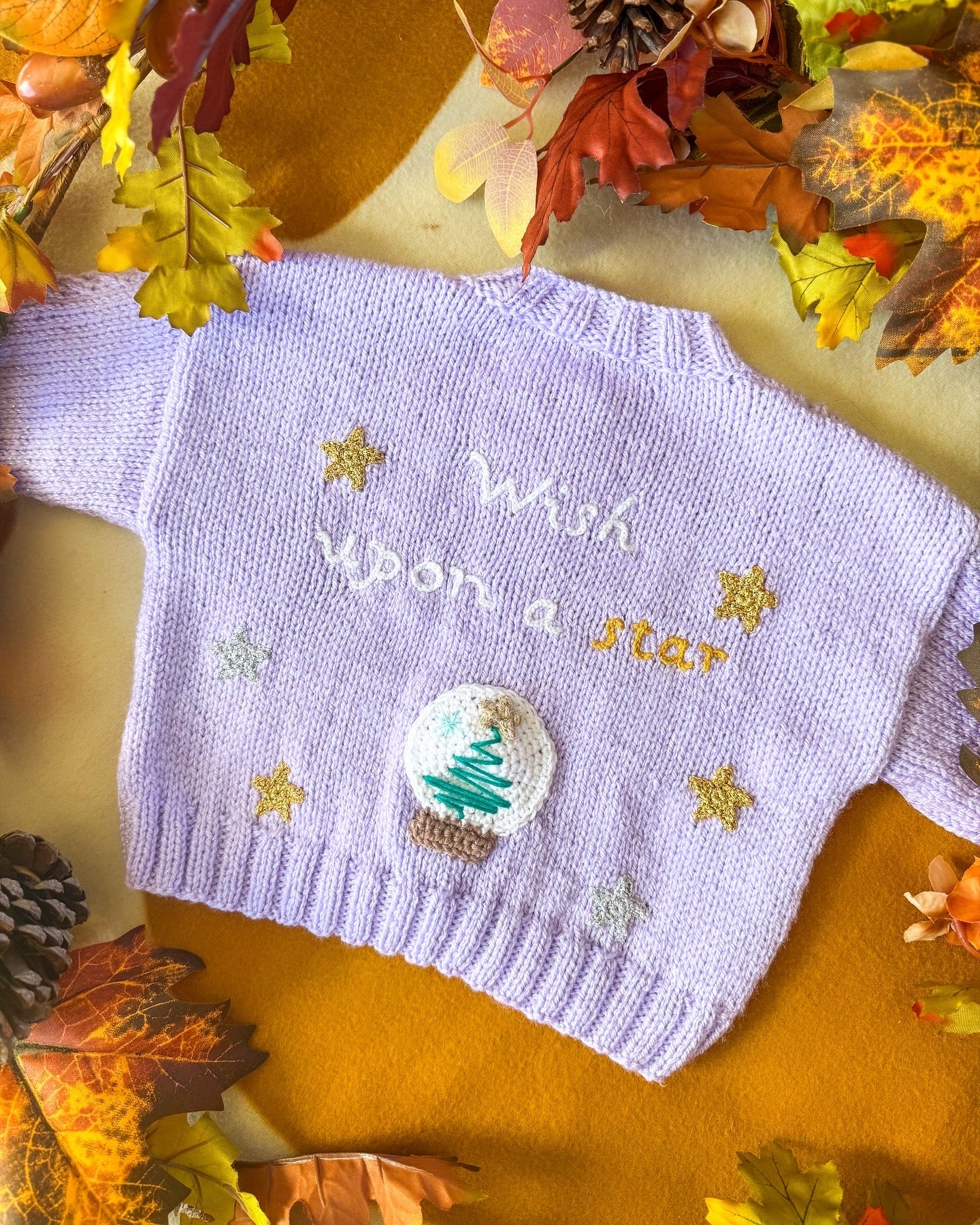 Wish upon a star baby cardigan in lilac with embroidered decorations and a festive tree design